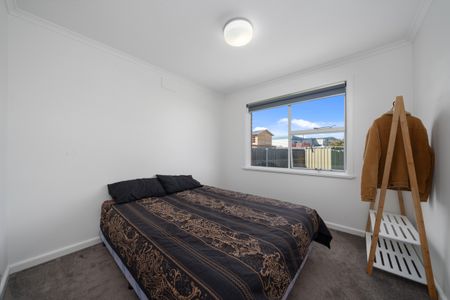 Three Bedroom Family Home - Photo 2