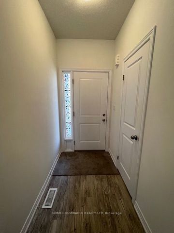 Townhouse For Lease | X8144130 - Photo 3