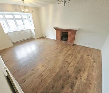 4 bedroom detached house to rent - Photo 2