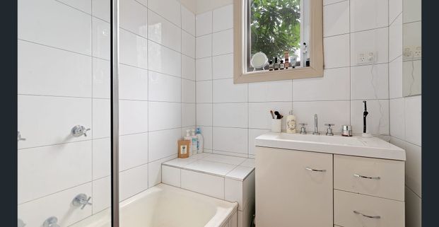 Charming Home in Newington - Photo 1