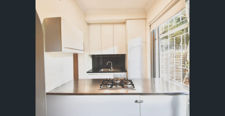 Boutique Beachside Living – Stylish Oversized Apartment with Private Garden and Secure Parking - Photo 4