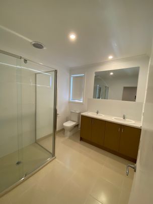 two-storey 4 Bedroom Family Delight! - Photo 1