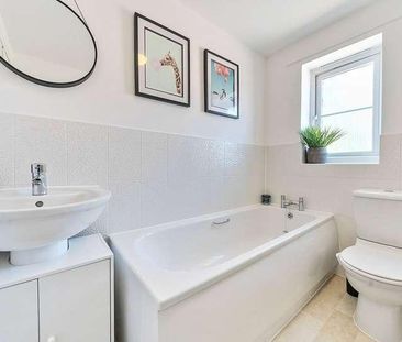 Cowslip Drive, Bishops Cleeve, Cheltenham, Gloucestershire, GL52 - Photo 3