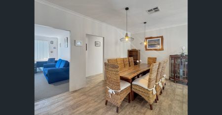 Fully-Furnished Home Opposite Beautiful Park - Photo 4