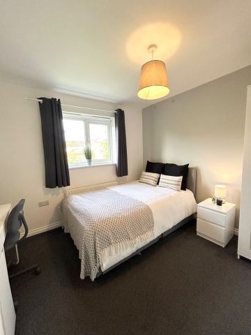 Room in a Shared House, Cedar Road, SO14 - Photo 3