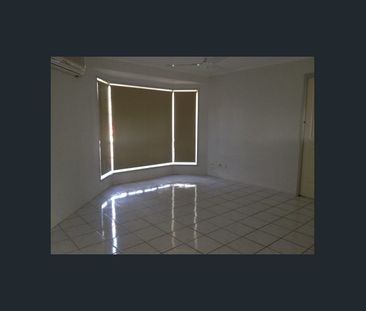 A lovely modern family home MODERN 3 BEDROOM BRICK HOME IN A QUIET ... - Photo 4