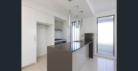 Private, Stylish & Secure in the Heart of Bulimba - Photo 4