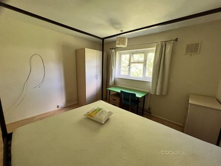 4 bedroom flat to rent - Photo 3