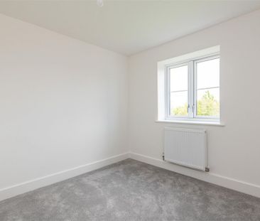 4 bed House - Detached To Let - Photo 3