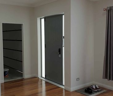 5 Bedroom 4 Bathroom (3 Ensuites) 2021 Built Home - Photo 3