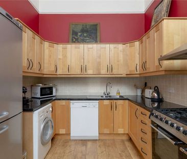 A two bedroom flat in the heart of Edinburgh's New Town, available ... - Photo 4