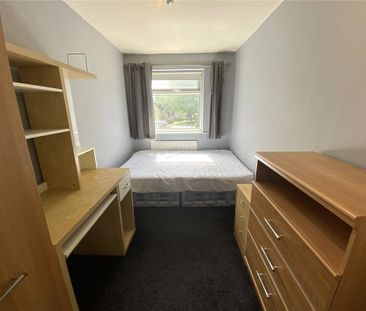 4 bedroom semi-detached house to rent - Photo 6