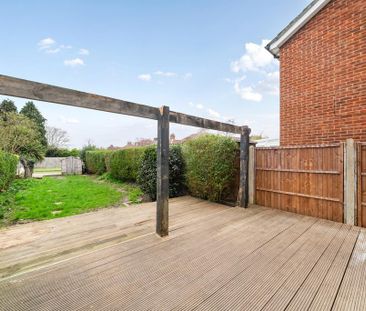 3 bedroom end of terrace house to rent - Photo 2