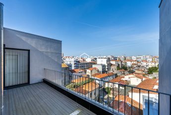 T4 Penthouse de charme com 2 terraços aos Aliados