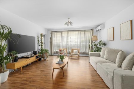 TWO BEDROOM BEAUTY IN SOUGHT AFTER LOCATION - Photo 4