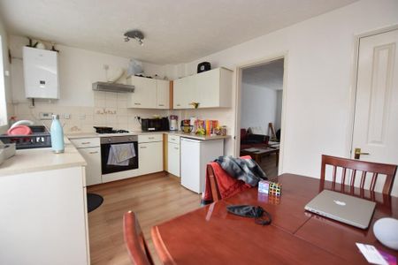 3 bedroom semi-detached house to rent - Photo 4