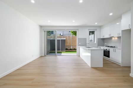 Have it all - Premium living, Practicality, Convenience and Location - Photo 5