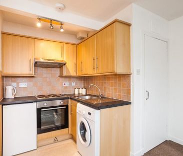 1 bedroom flat to rent - Photo 2