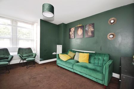 3 bedroom flat to rent - Photo 5