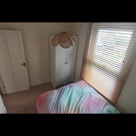 Room in a Shared House, Clarence Road, CR0 - Photo 3