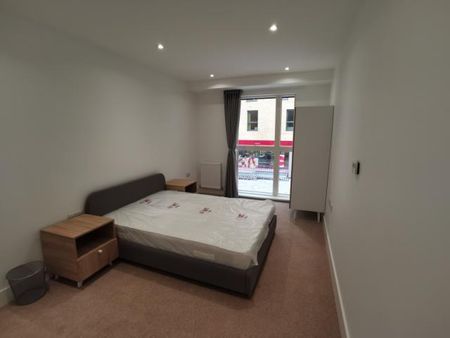 3 bedroom flat to rent - Photo 4
