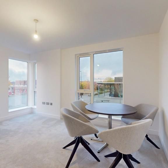 4 bedroom semi-detached house to rent - Photo 1