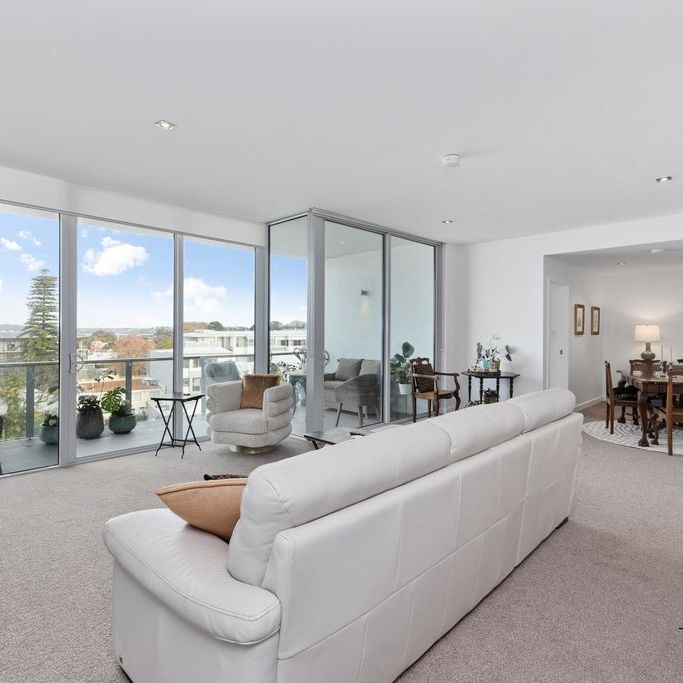 Stylish 2-Bedroom Apartment in Claremont Quarter with Stunning River Views - Photo 1