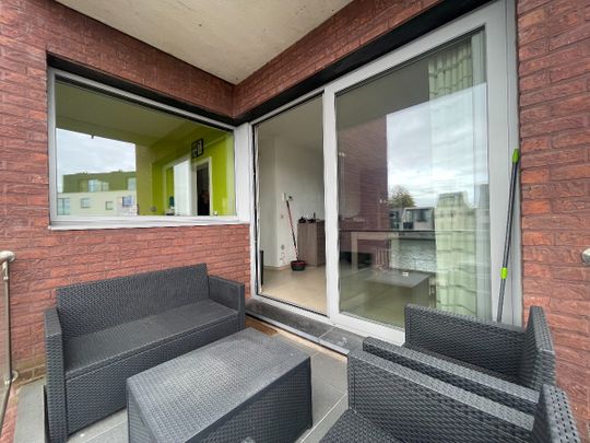 Ruim appartement met 2 kamers, terras en zicht op het water - Photo 1