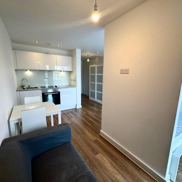 Studio to rent - Photo 1