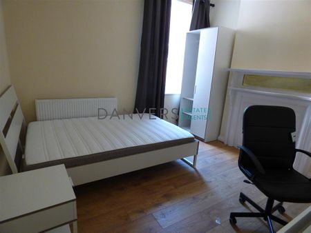 5 bedroom semi-detached house to rent - Photo 2