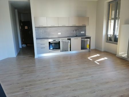 Location Appartement 3 pièces 65m² NICE 06000 - Photo 5