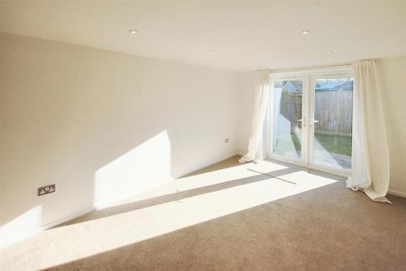 4 bedroom detached house to rent - Photo 2