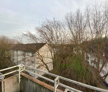 Schöne & bezugsfertige 2,5-Wohnung in einem sehr ruhigen Haus - Photo 1