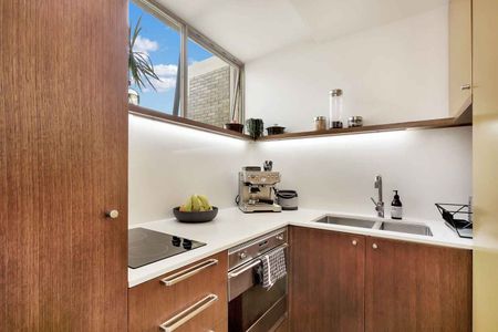 Contemporary Parkside Studio In Seidler Designed Aquarius - Photo 5