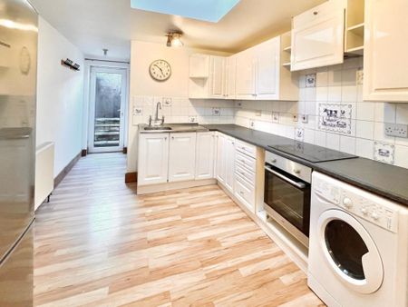 2 bedroom terraced house to rent - Photo 3