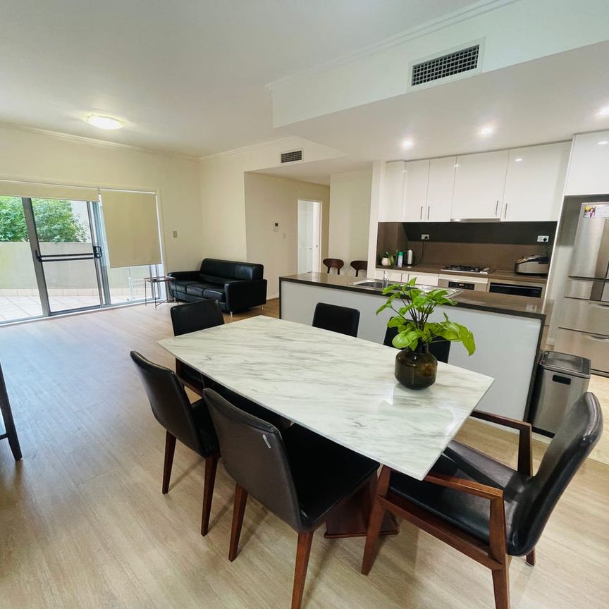 Two Bedroom apartment for rent Easy access to Station - Photo 1