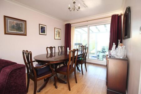 4 bedroom detached house to rent - Photo 3