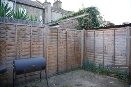 3 bedroom terraced house to rent - Photo 2