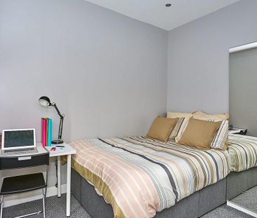 4 bedroom terraced house to rent - Photo 3