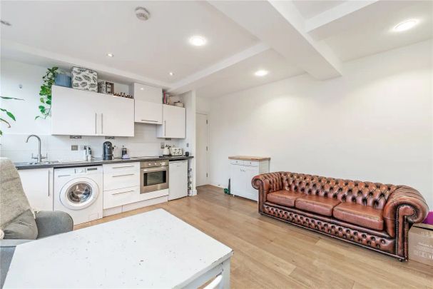 2 bedroom flat in Kentish Town - Photo 1