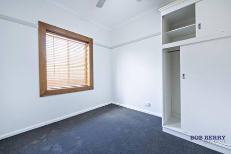 Three-Bedroom Cottage in Central Location - Photo 4