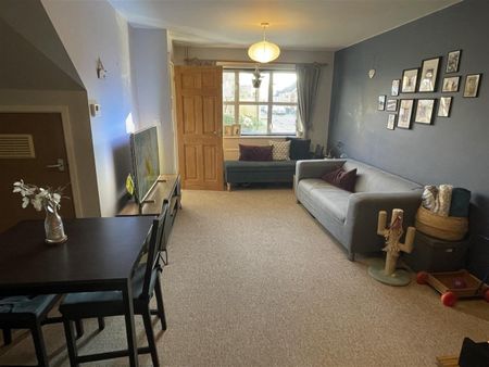 Millbank, Cam - Photo 2