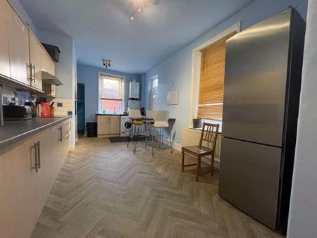 1 bedroom in a house share to rent - Photo 4