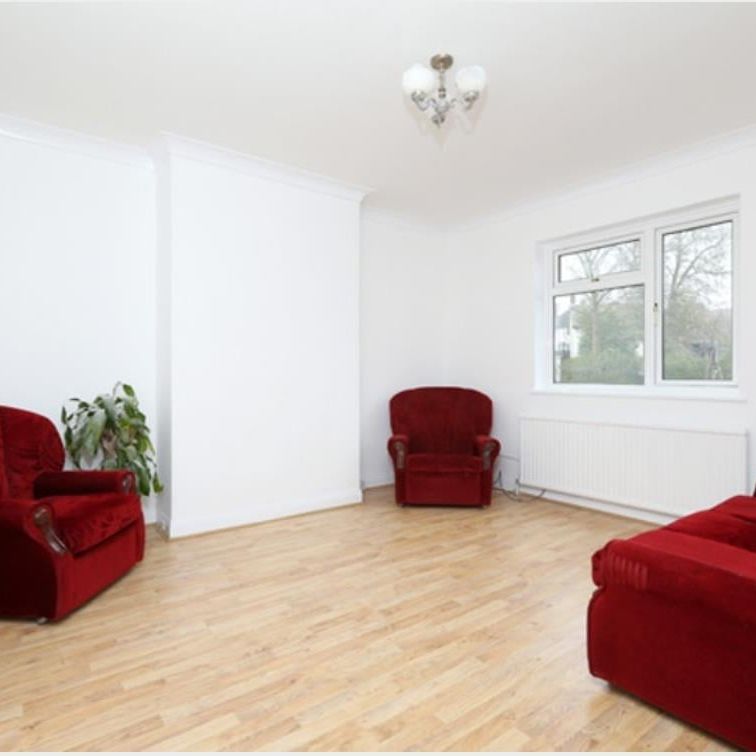2 Bed Maisonette, Western Court, N3 - Photo 1