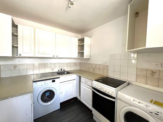 Emerald Close, London - Photo 1