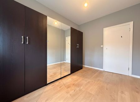 3 bedroom flat to rent - Photo 4