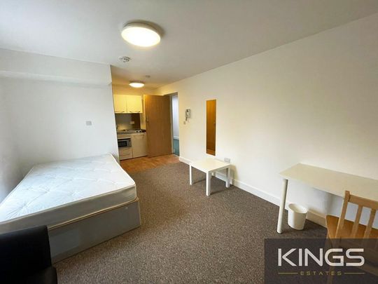 Studio to rent - Photo 1