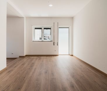 1 Bedroom Apartment in Liberdade Neighborhood - Photo 2