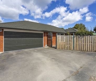 Spacious Pet Friendly Family Home! - Photo 5