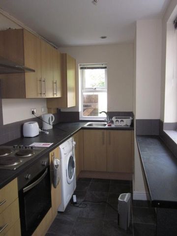 4 bedroom terraced house to rent - Photo 2